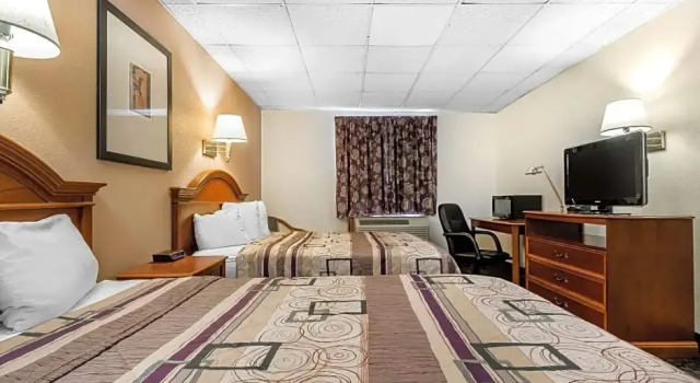 Четырёхместный люкс Quality Inn & Suites Binghamton Vestal