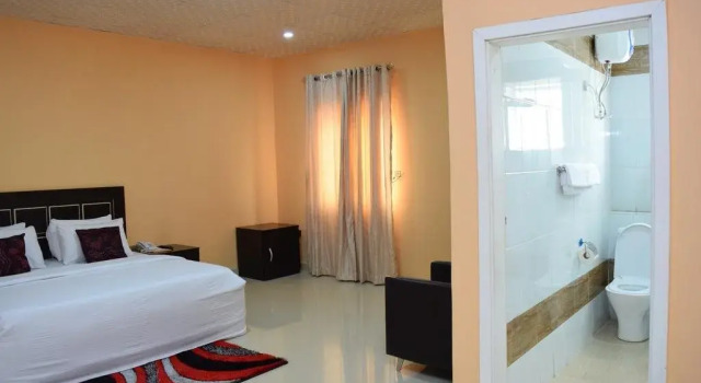 Chariot Hotel