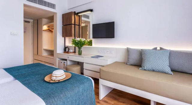 Трёхместный номер Standard с видом на море Louis Phaethon Beach