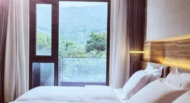 Двухместный люкс с видом на горы Yihui Villa Hotel