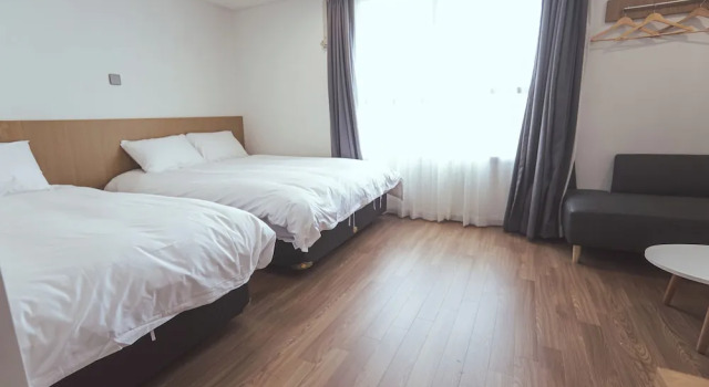 Четырёхместный номер Deluxe Kenny Stay Jeju Mosulpo
