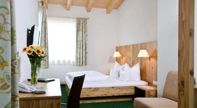 Номер Deluxe Berghotel Rasis