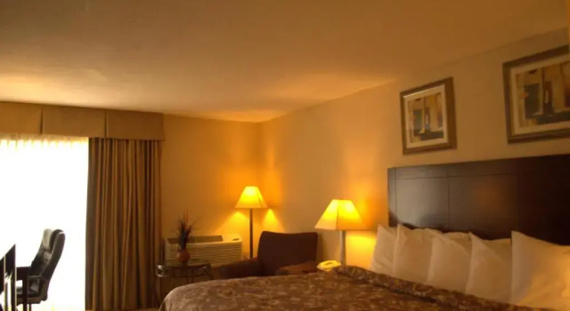 Люкс Rodeway Inn & Suites East Windsor