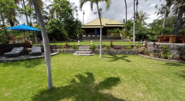 Absolute Beachfront Private Villa sleeps 6 with Infinity Pool on 1200m2 of Tropical Land, Забронировать Вилла Отели провинции Бали с завтраком, Завтраки