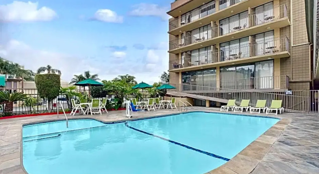 Люкс MC Pacific Inn & Suites Torrance