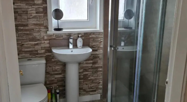 North Coast Property - Number 15, Забронировать Отель Отели Caithness с парковкой, Парковка