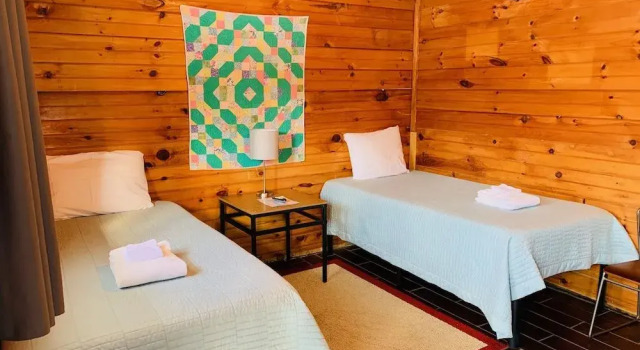 Pine Crest Motel And Cabins, Rezervați Motel Barton Statele Unite ale Americii