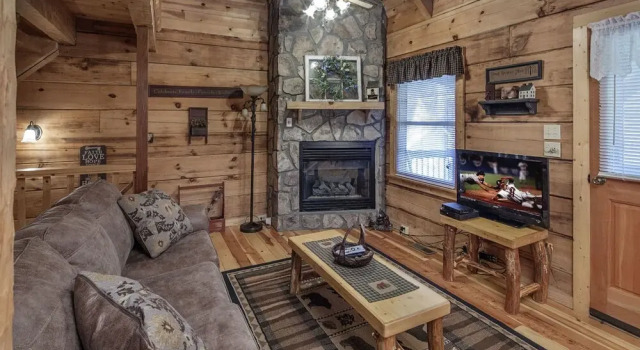 Jalyns Treehouse by Eagles Ridge Resort