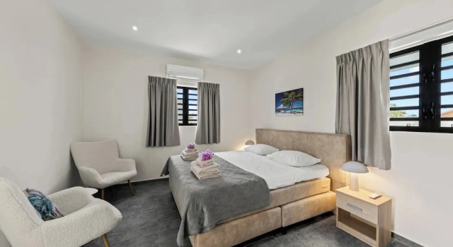 Villa Villa Cuarenta Y Tres at Mambo Beach