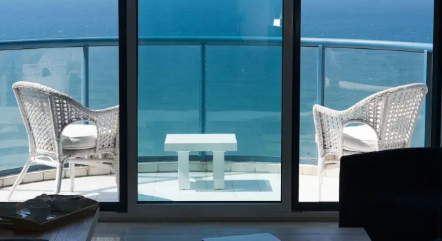 Апартаменты с красивым видом из окна Luxurious Apt W Panoramic Sea View - 75m