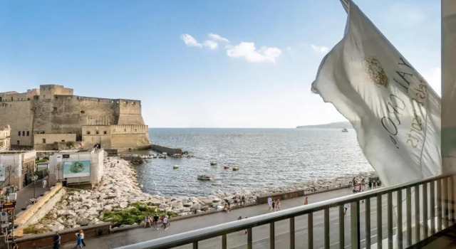 Двухместный номер Deluxe с видом на море Отель Royal Continental Hotel Naples