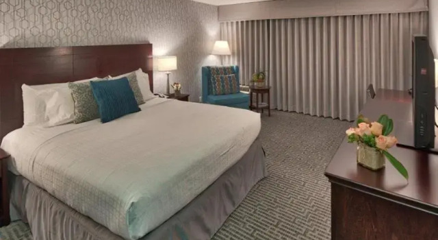 Четырёхместный номер Deluxe с красивым видом из окна Somerset Inn Troy