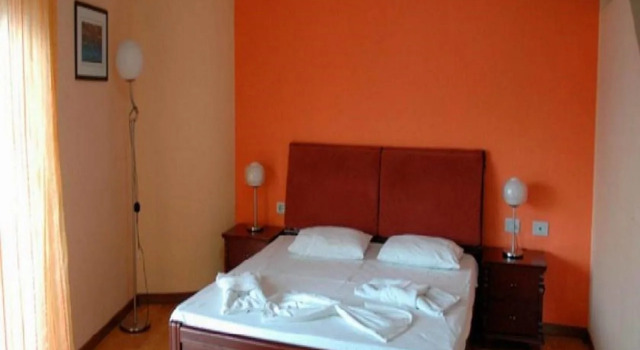 Hotel 1 Maji, Buchen Sie Hotel Hotels in Qark Korça mit Frühstück, Frühstück