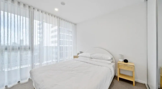 2-bed Haven: Impeccable Interiors & Chic Amenities, Buchen Sie Ferienwohnung Phillip New South Wales