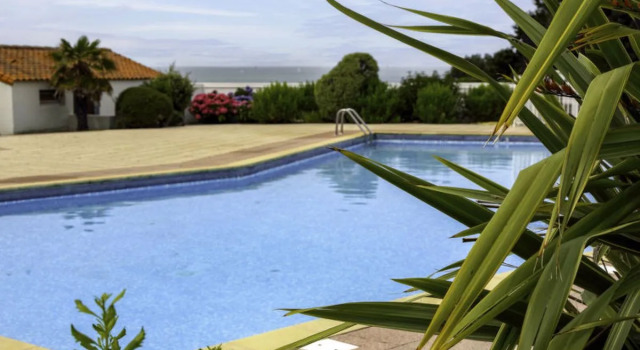 Holiday Home Verseau, Забронировать Отель Отели Порник с бассейном, рядом с Казино Порника, Бассейн