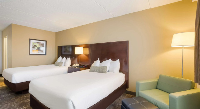 Четырёхместный номер Standard Best Western Riverfront Inn