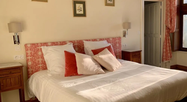 lAbeaupinière, Prenota Bed & breakfast Reboursin Francia