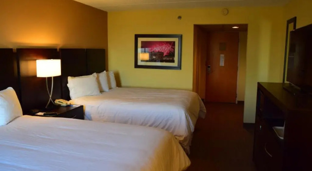 Четырёхместный номер Standard BridgePointe Hotel & Marina
