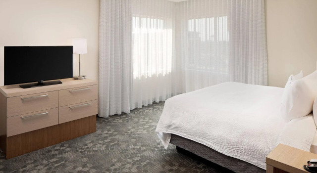 Двухместный люкс c 1 комнатой Courtyard by Marriott Dallas Carrollton and Carrollton Conference Center