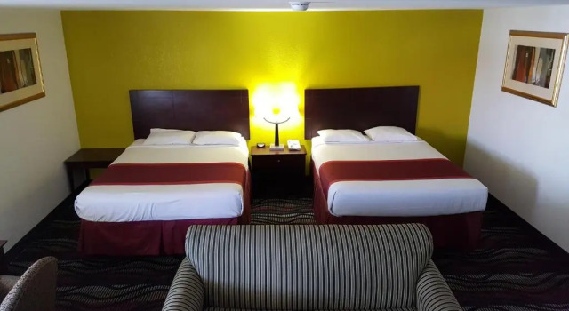 Четырёхместный люкс Horizon Inn