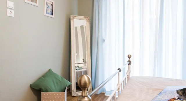 Charming Acropolis Metro Station apartment, clean and cozy
