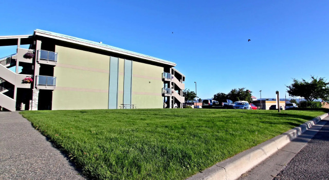 Кровать в общем номере Accent Inns Kamloops