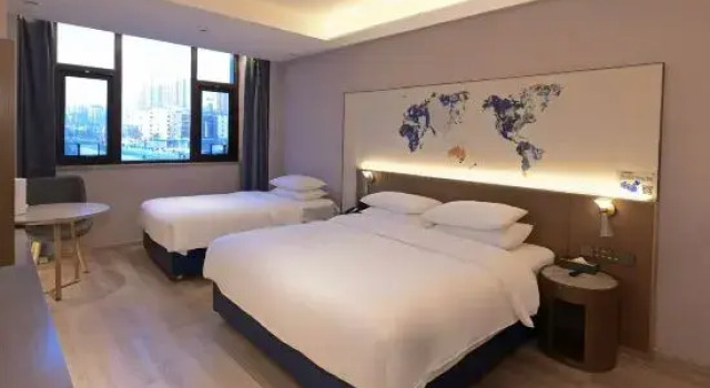 Люкс Deluxe Kyriad Mavelous Hotel (Lanzhou Wanda Plaza Yantan High-tech Zone Branch)