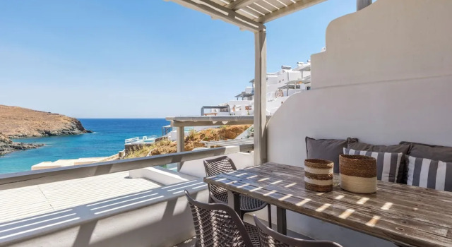 Полулюкс The Mykonist Merchia Beach Villas & Suites