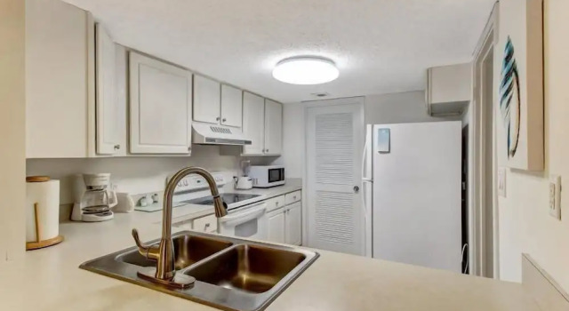 Вилла 2072 Beachwood Villa