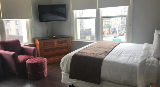 Двухместный номер Deluxe Warfield Hotel