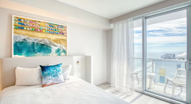 Четырёхместный номер Standard с балконом и с видом на океан Daytona Grande Oceanfront Resort