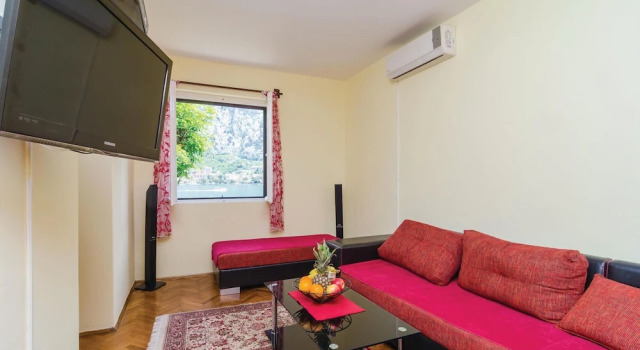 Beautiful Home in Kotor With Wifi and 1 Bedrooms, Boek Hotel Dobrota 