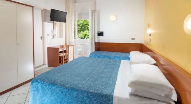 Трёхместный номер Standard с балконом Hotel Odeon