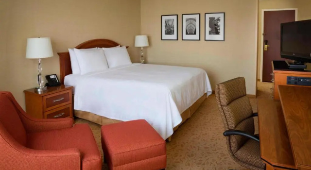Номер Standard Toronto Airport Marriott Hotel