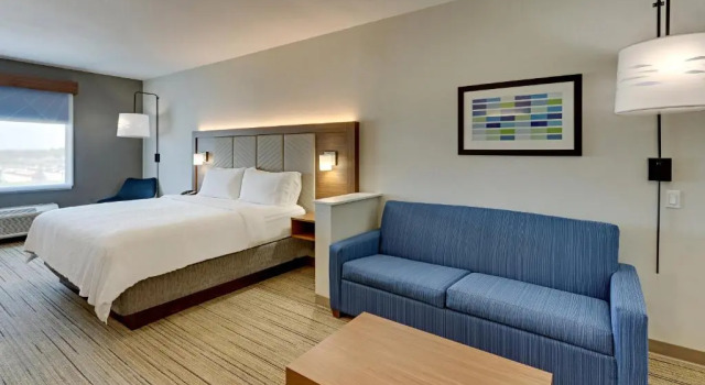Люкс Holiday Inn Express Hotel and Suites Weatherford by IHG