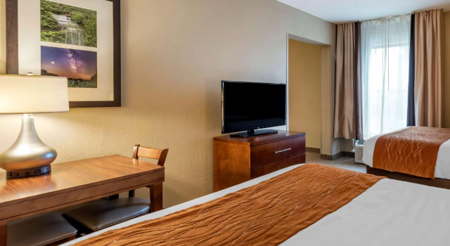 Люкс с 2 комнатами Comfort Inn Madison near Clifty Falls