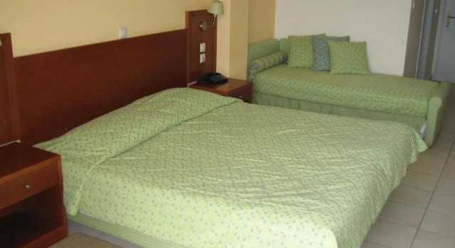 Artemis, Prenota Hotel Tolo 