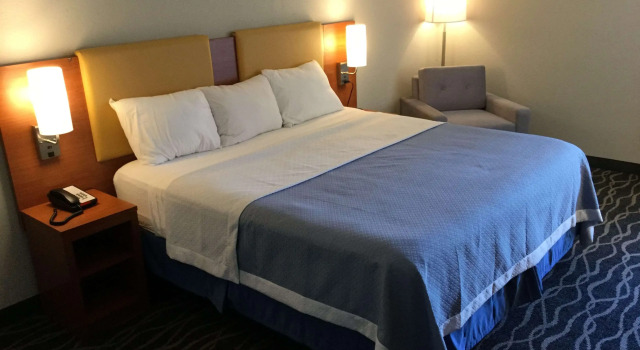 Days Inn & Suites by Wyndham Cincinnati North