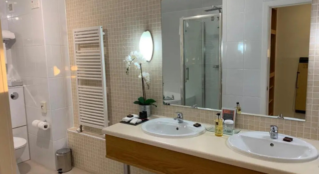 Полулюкс Bayview Hotel