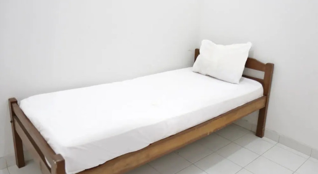 Номер Standard OYO Life 92925 Kost Bu Mala 2 Syariah