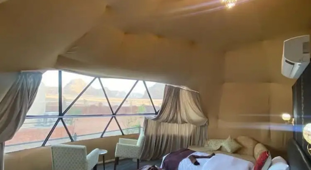 Тент c 1 комнатой с балконом и с видом на горы Captain's Desert Camp