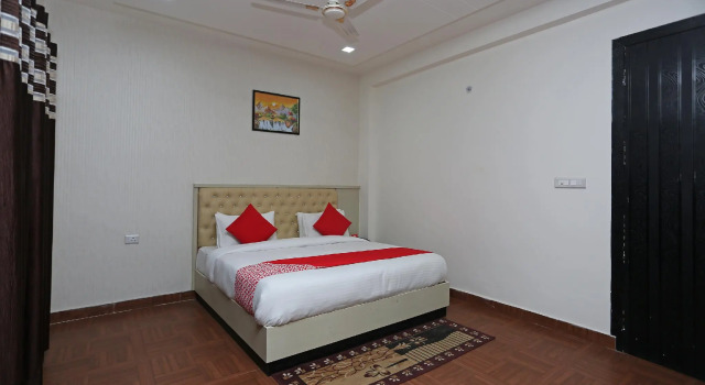 OYO 10536 Hotel Raj Rani
