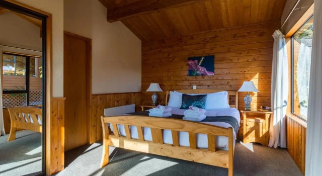 Двухместный люкс с видом на море Kimi Ora Eco Resort