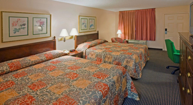 Четырёхместный номер Standard Americas Best Value Inn Laredo