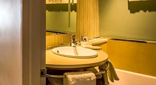 Четырёхместный номер Standard Garden Court Eastgate