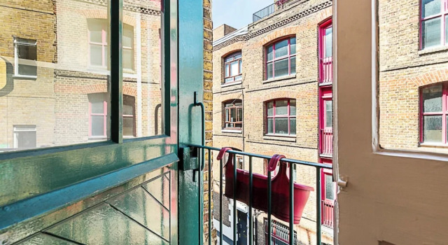 Quirky and Colourful Flat in Shoreditch, Забронировать Отель Отели Лондона 3 звезды, рядом с All Star Lanes, 3*