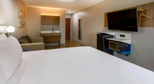Двухместный люкс Microtel Inn and Suites - Salisbury