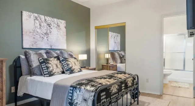 Camera Standard T Time Getaway - Overlooking Golf Views!