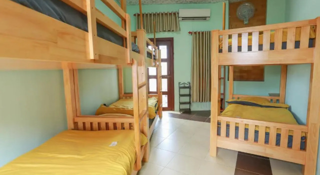 Кровать в общем номере BacHuong Home