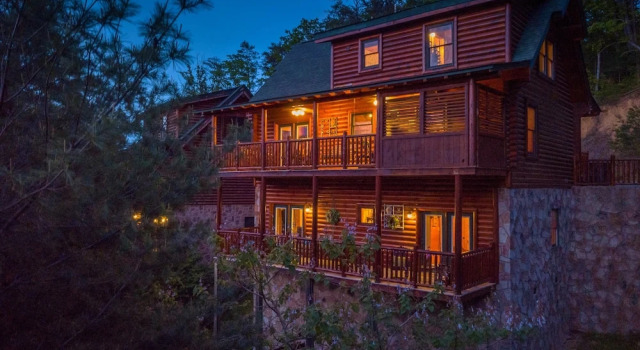 Knockin' On Heaven's Door - 5 Br cabin by RedAwning